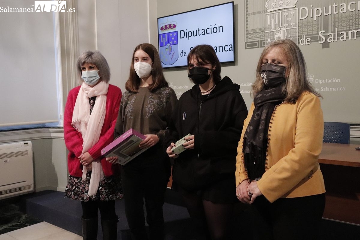 Marina Hernández y Victoria Sevillano ganan el I Concurso de Microrrelatos Luchando contra la Violencia de Género